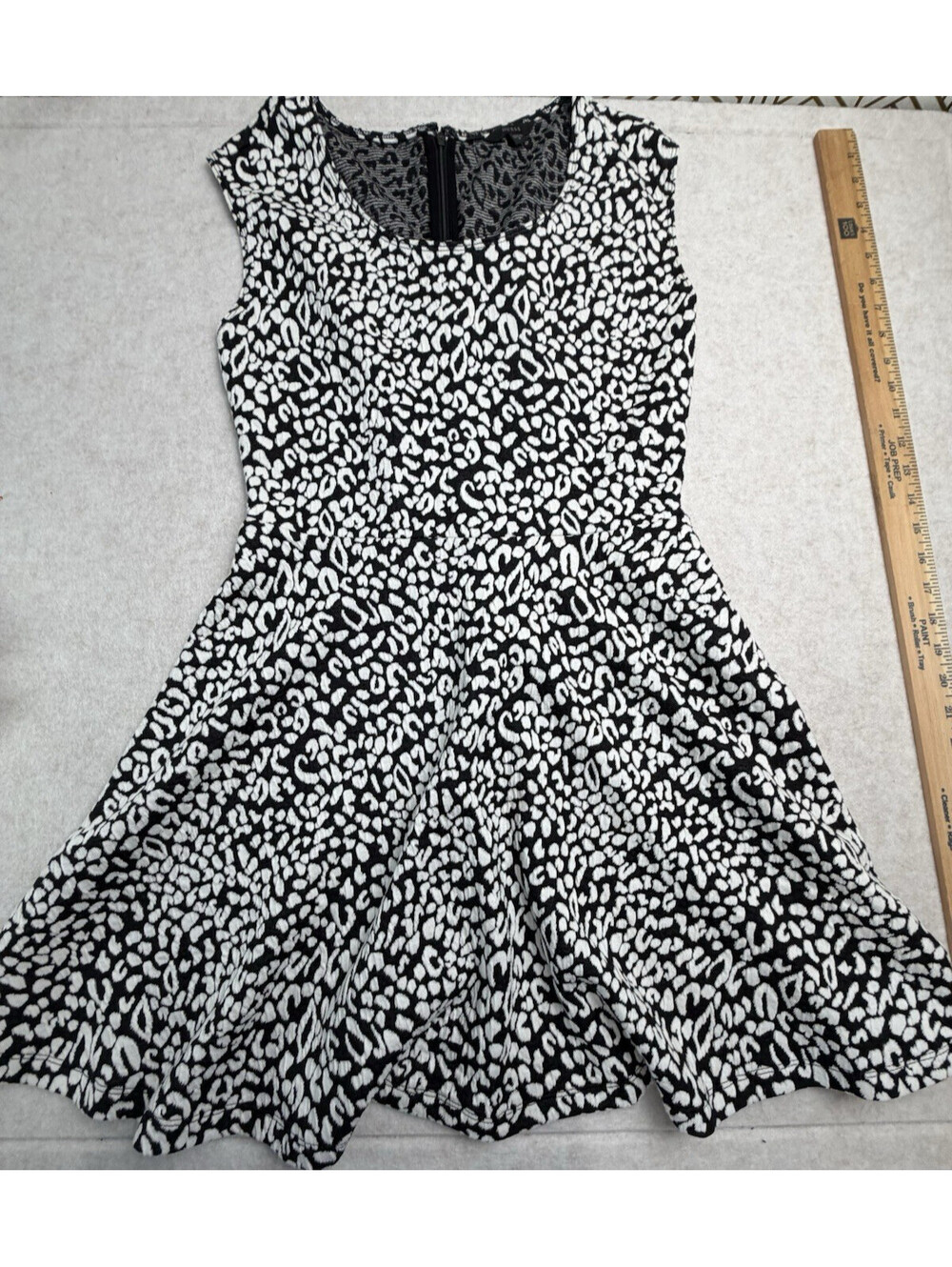 GUESS Black White Knit Fit & Flare Dress Women's M Jacquard Animal Print